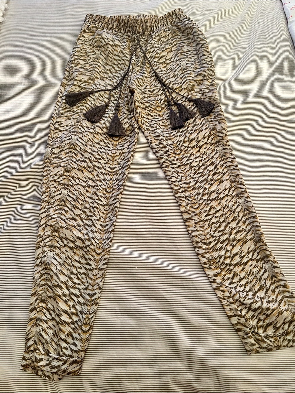 Women's Beige & Black Patterned Elastic Waist Pants with Tassel Drawstring